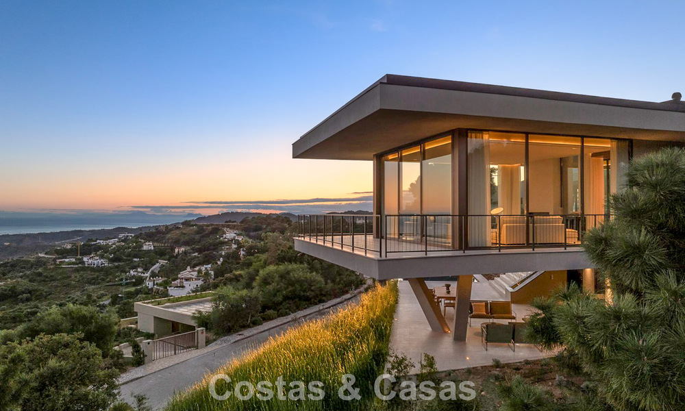 Boomerang-designed villa for sale in the green hills of Marbella - Benahavís with views over the hills and the sea 795234