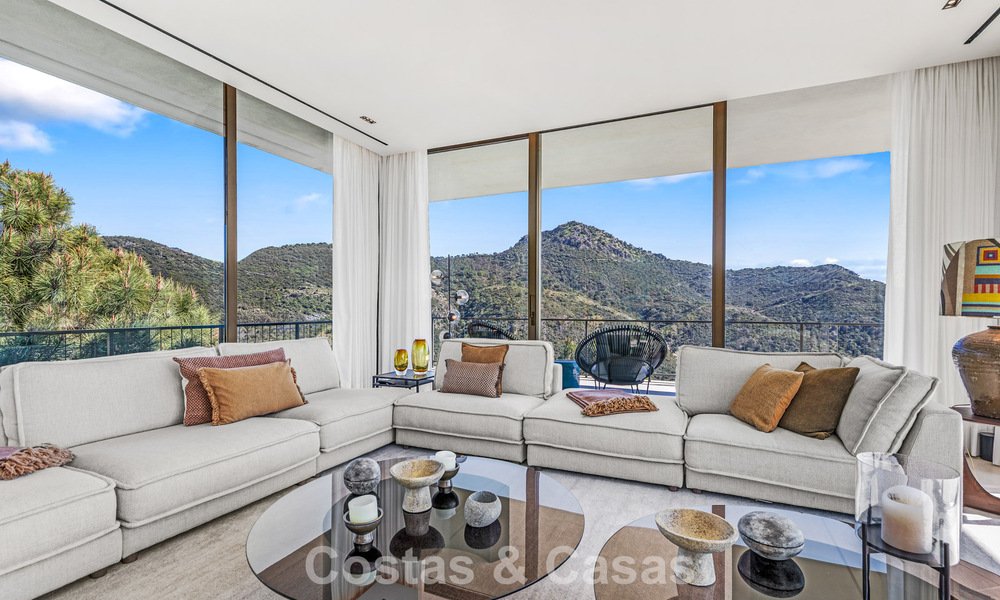 Boomerang-designed villa for sale in the green hills of Marbella - Benahavís with views over the hills and the sea 795242