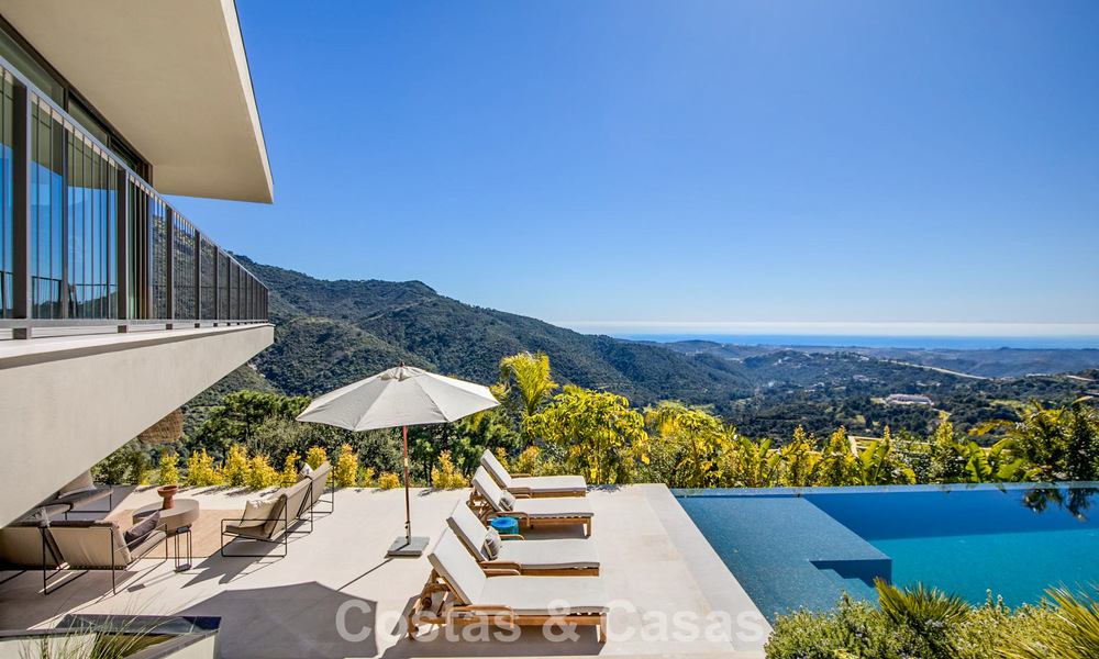 Boomerang-designed villa for sale in the green hills of Marbella - Benahavís with views over the hills and the sea 795243