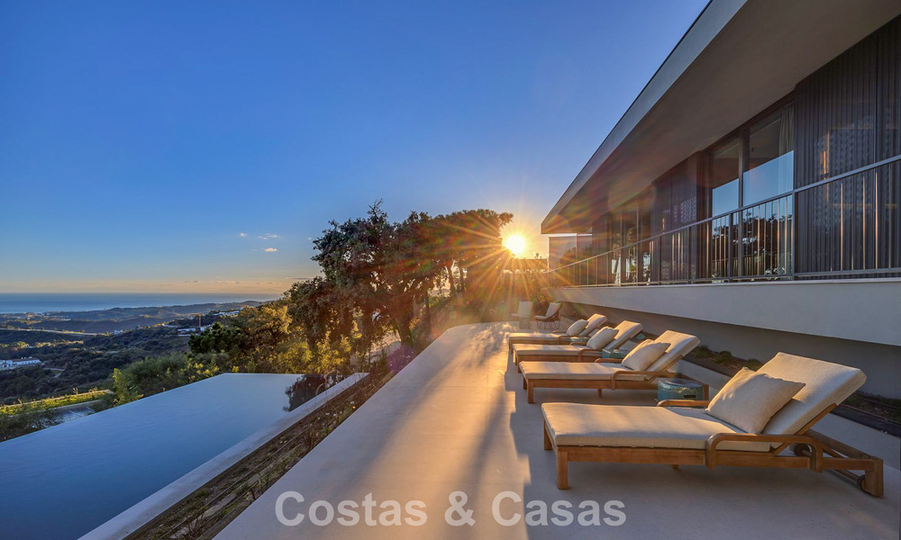 Boomerang-designed villa for sale in the green hills of Marbella - Benahavís with views over the hills and the sea 795244