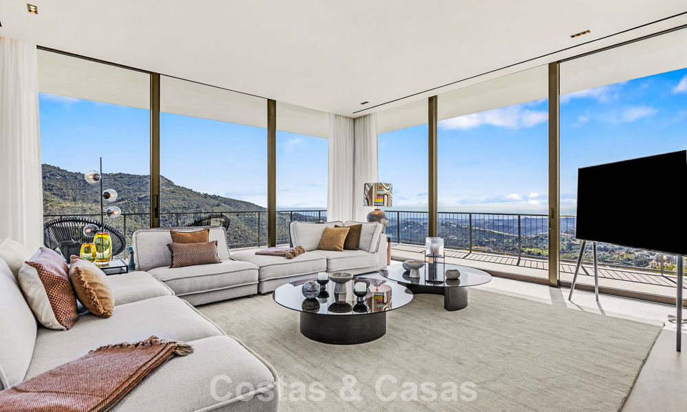 Boomerang-designed villa for sale in the green hills of Marbella - Benahavís with views over the hills and the sea 795254