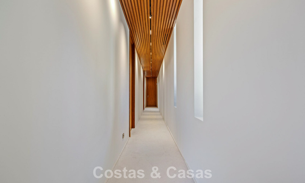 Boomerang-designed villa for sale in the green hills of Marbella - Benahavís with views over the hills and the sea 795258