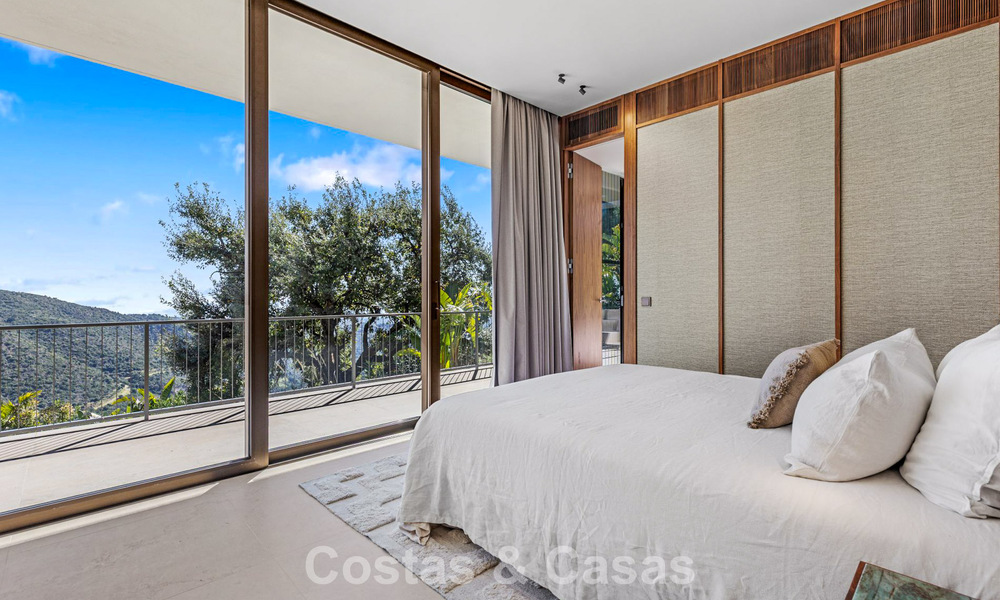 Boomerang-designed villa for sale in the green hills of Marbella - Benahavís with views over the hills and the sea 795263