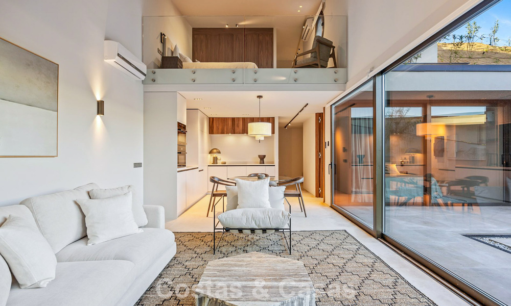 Boomerang-designed villa for sale in the green hills of Marbella - Benahavís with views over the hills and the sea 795271