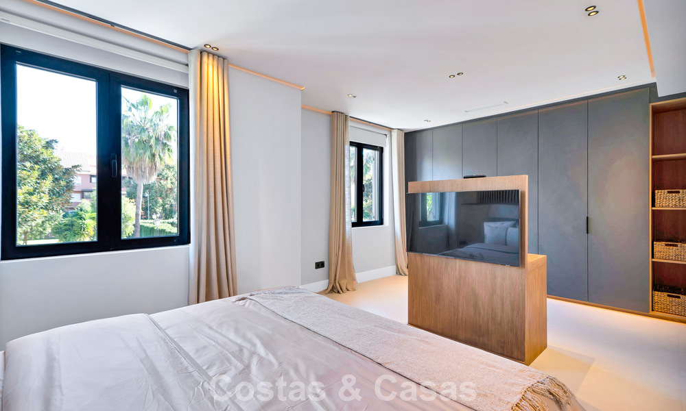 Stylishly modernised townhouse for sale within walking distance of the beach in Puerto Banús, Marbella 795316