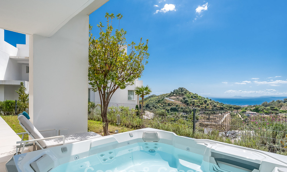 Luxurious, contemporary garden apartment with sea views for sale in a boutique complex near Marbella town 795341