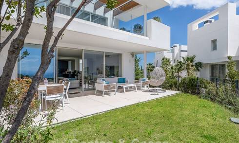 Luxurious, contemporary garden apartment with sea views for sale in a boutique complex near Marbella town 795343