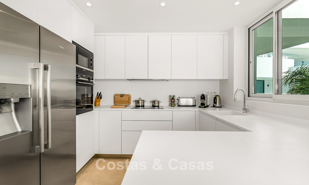 Move-in ready, avant-garde apartment with sublime sea views for sale just minutes from Marbella town 795351