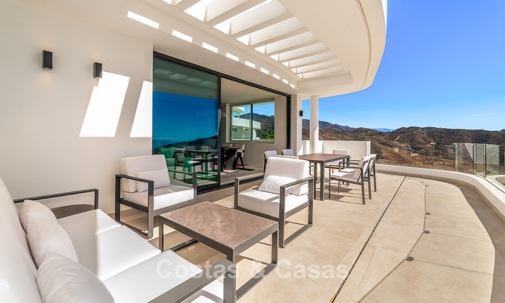 Move-in ready, avant-garde apartment with sublime sea views for sale just minutes from Marbella town 795353