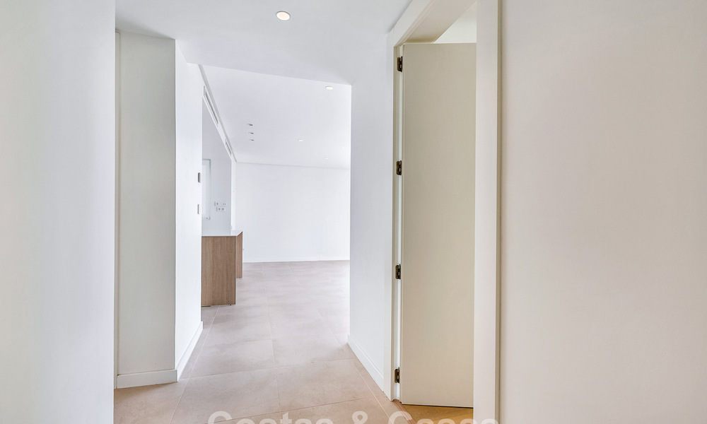 Bright apartment with sea views for sale in a resort-style complex near by Marbella town 795367