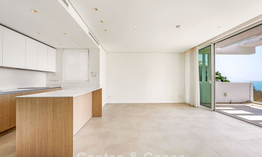 Bright apartment with sea views for sale in a resort-style complex near by Marbella town 795368