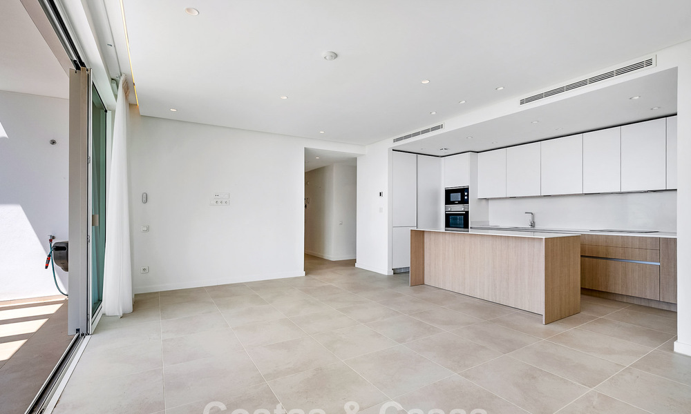 Bright apartment with sea views for sale in a resort-style complex near by Marbella town 795369