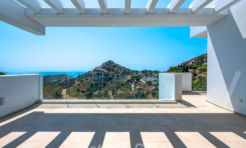 Bright apartment with sea views for sale in a resort-style complex near by Marbella town 795372