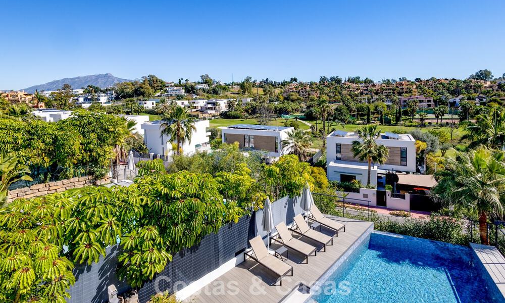 Move-in ready, modern villa within walking distance of a golf clubhouse on the New Golden Mile between Marbella and Estepona 795385