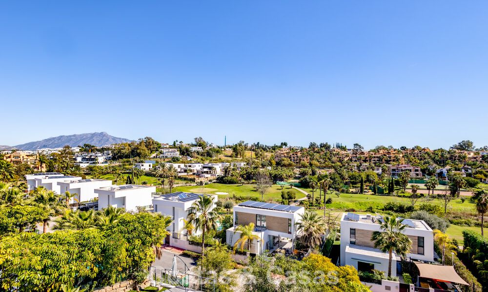 Move-in ready, modern villa within walking distance of a golf clubhouse on the New Golden Mile between Marbella and Estepona 795388