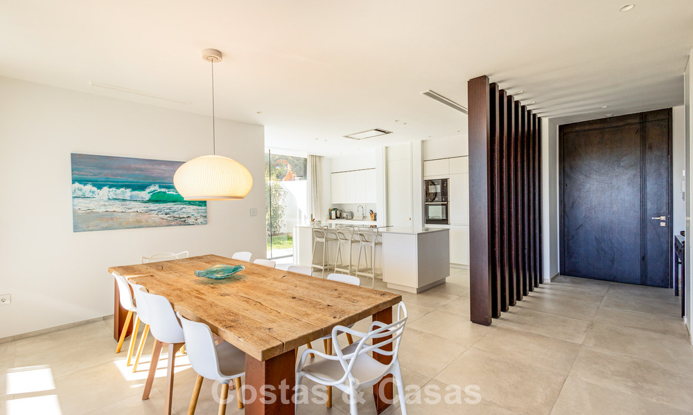Move-in ready, modern villa within walking distance of a golf clubhouse on the New Golden Mile between Marbella and Estepona 795394