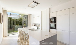 Move-in ready, modern villa within walking distance of a golf clubhouse on the New Golden Mile between Marbella and Estepona 795395 