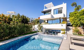 Move-in ready, modern villa within walking distance of a golf clubhouse on the New Golden Mile between Marbella and Estepona 795399 