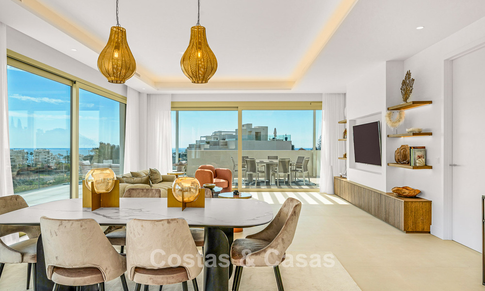 First-class duplex penthouse for sale at walking distance to the beach en Puerto Banus on Marbella’s Golden Mile 796077