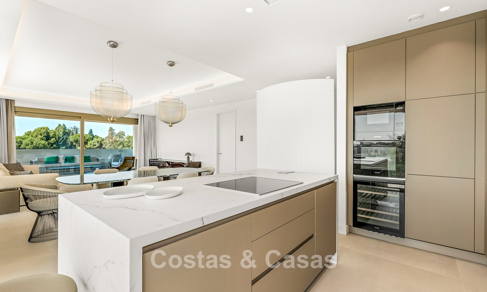 Sophisticated luxury apartment for sale with panoramic views on Marbella’s Golden Mile near the beach and Puerto Banús 796001