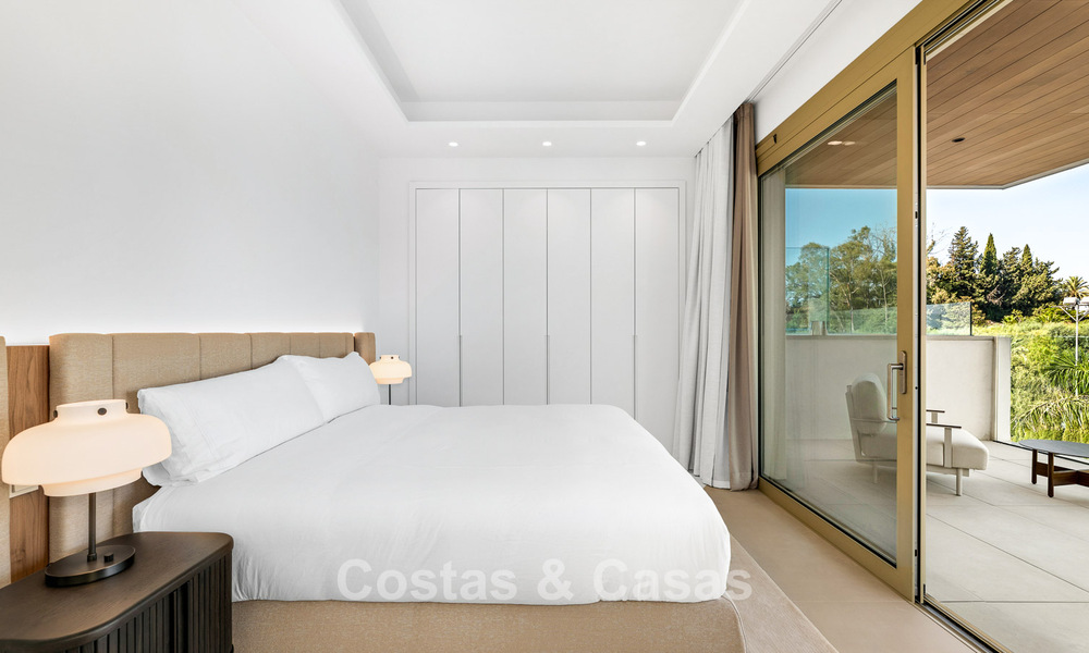 Sophisticated luxury apartment for sale with panoramic views on Marbella’s Golden Mile near the beach and Puerto Banús 796002