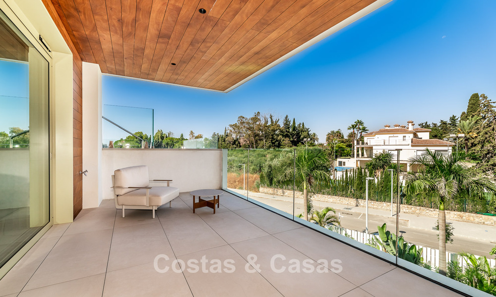 Sophisticated luxury apartment for sale with panoramic views on Marbella’s Golden Mile near the beach and Puerto Banús 796007