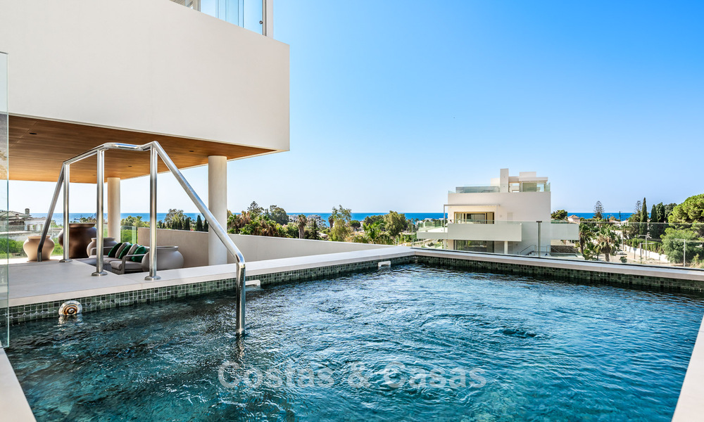 Sophisticated luxury apartment for sale with panoramic views on Marbella’s Golden Mile near the beach and Puerto Banús 796008