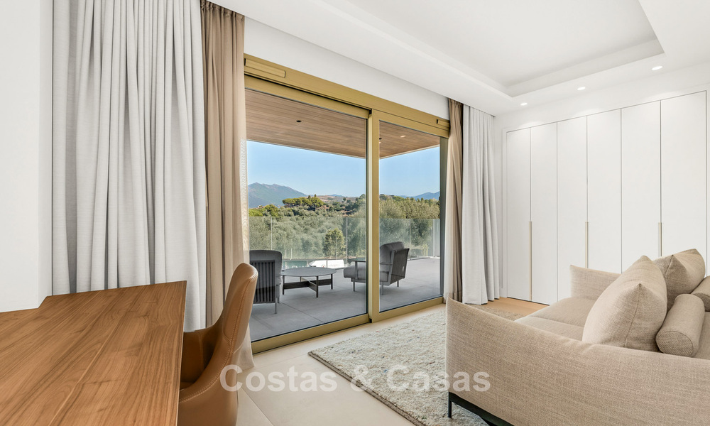 Sophisticated luxury apartment for sale with panoramic views on Marbella’s Golden Mile near the beach and Puerto Banús 796009