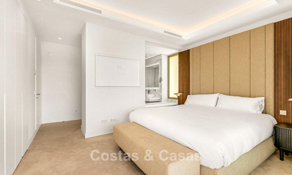 Sophisticated luxury apartment for sale with panoramic views on Marbella’s Golden Mile near the beach and Puerto Banús 796012