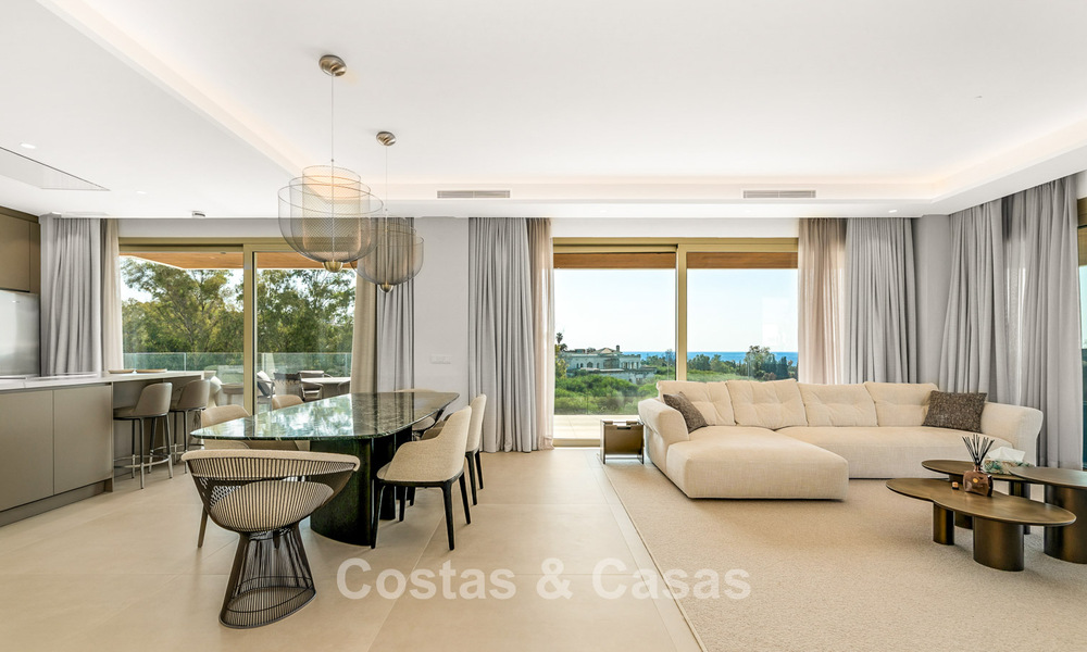 Sophisticated luxury apartment for sale with panoramic views on Marbella’s Golden Mile near the beach and Puerto Banús 796014