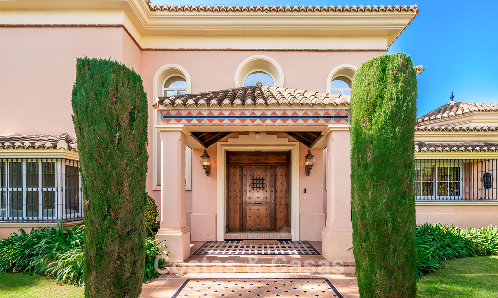 Elegant Andalusian luxury villa with large garden for sale in Nueva Andalucía’s Golf Valley, Marbella 795405