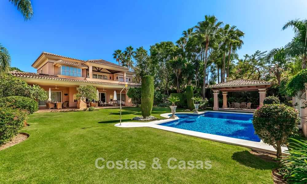 Elegant Andalusian luxury villa with large garden for sale in Nueva Andalucía’s Golf Valley, Marbella 795406