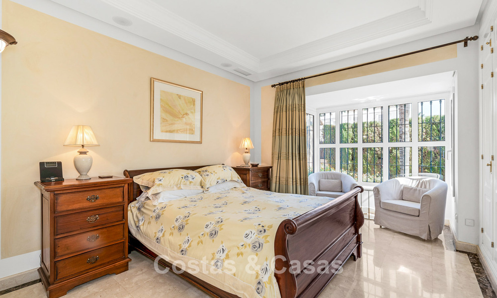 Elegant Andalusian luxury villa with large garden for sale in Nueva Andalucía’s Golf Valley, Marbella 795418