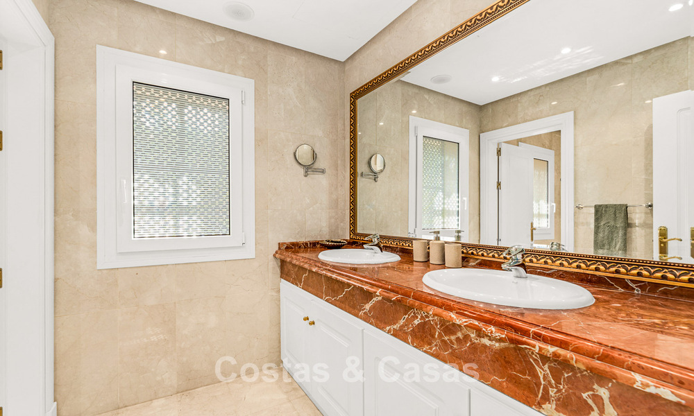 Elegant Andalusian luxury villa with large garden for sale in Nueva Andalucía’s Golf Valley, Marbella 795419