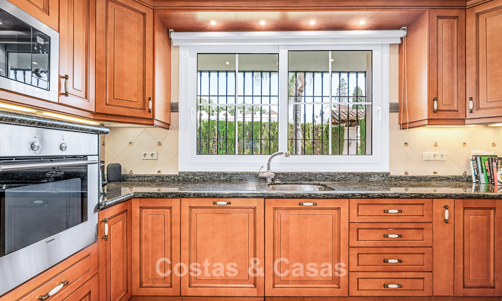 Elegant Andalusian luxury villa with large garden for sale in Nueva Andalucía’s Golf Valley, Marbella 795420