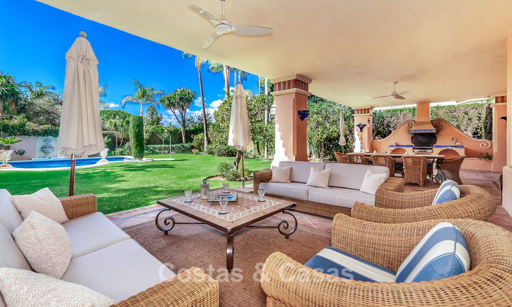 Elegant Andalusian luxury villa with large garden for sale in Nueva Andalucía’s Golf Valley, Marbella 795422