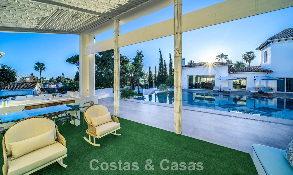 Luxuriously renovated villa for sale just a stone’s throw from the golf course in Guadalmina Alta, Marbella 795850