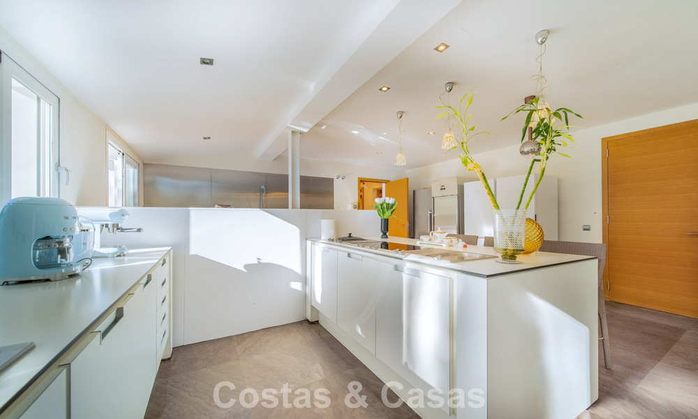 Luxuriously renovated villa for sale just a stone’s throw from the golf course in Guadalmina Alta, Marbella 795859