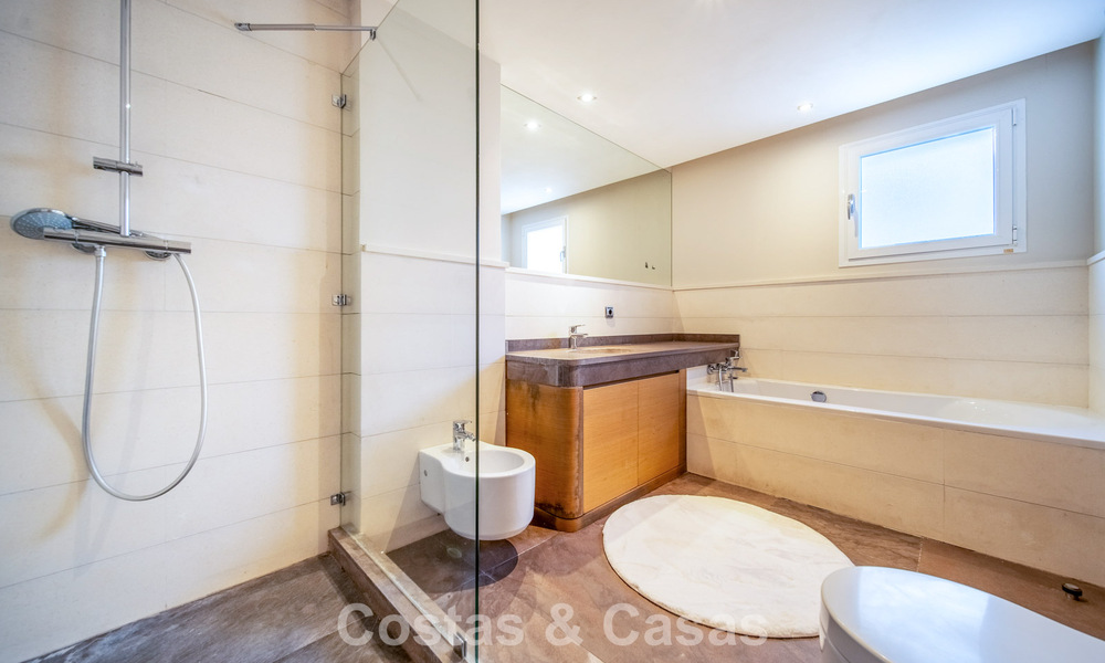 Luxuriously renovated villa for sale just a stone’s throw from the golf course in Guadalmina Alta, Marbella 795884