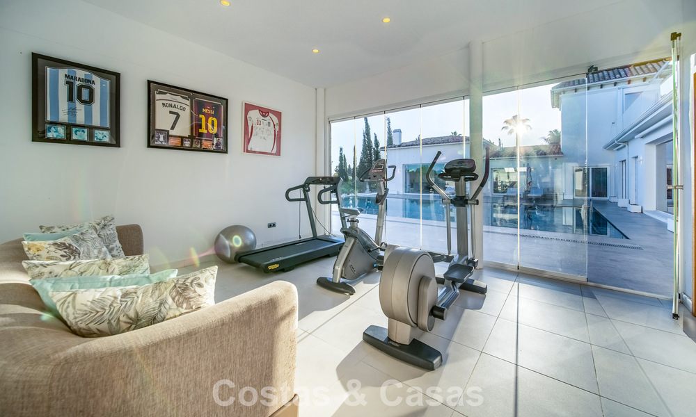 Luxuriously renovated villa for sale just a stone’s throw from the golf course in Guadalmina Alta, Marbella 795901