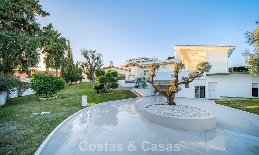 Luxuriously renovated villa for sale just a stone’s throw from the golf course in Guadalmina Alta, Marbella 795904