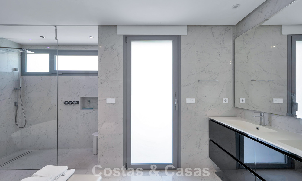 Modern renovated Andalusian villa with sea and mountain views for sale in Nueva Andalucía, Marbella 796087