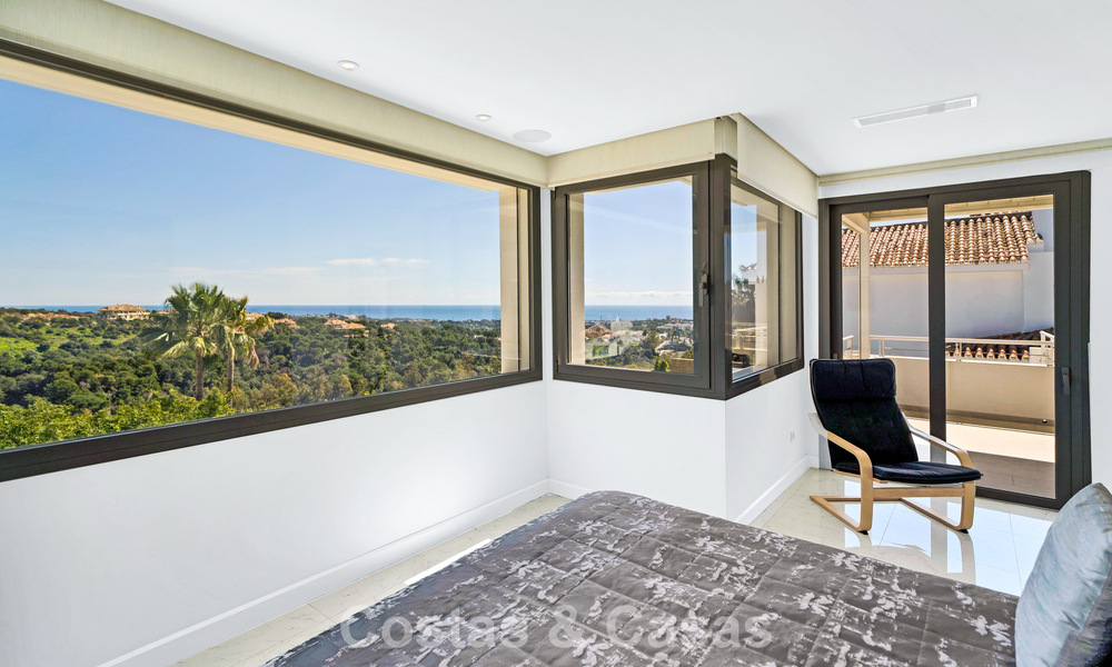 Modern renovated Andalusian villa with sea and mountain views for sale in Nueva Andalucía, Marbella 796092