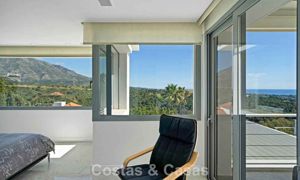 Modern renovated Andalusian villa with sea and mountain views for sale in Nueva Andalucía, Marbella 796093
