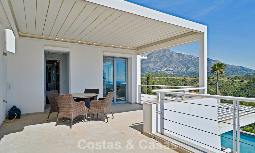 Modern renovated Andalusian villa with sea and mountain views for sale in Nueva Andalucía, Marbella 796096