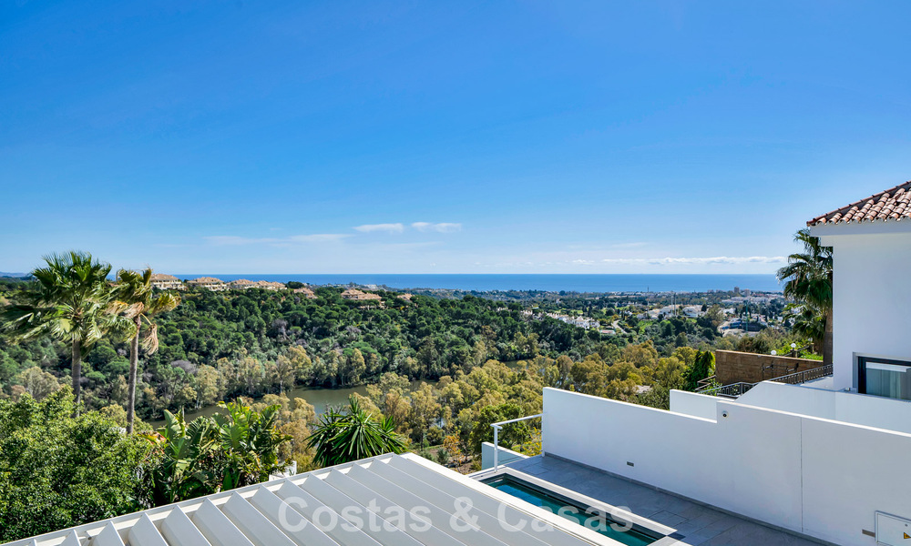 Modern renovated Andalusian villa with sea and mountain views for sale in Nueva Andalucía, Marbella 796098