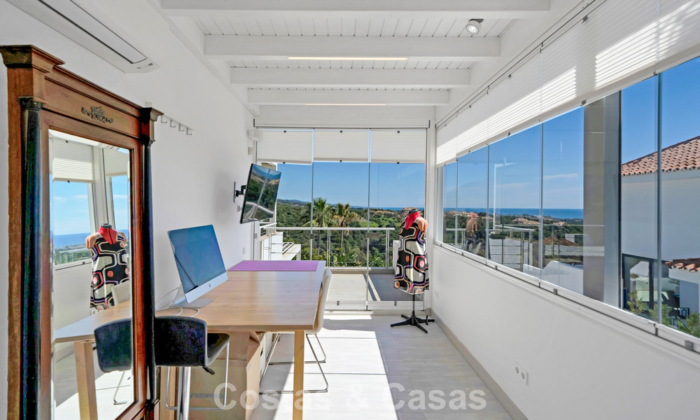 Modern renovated Andalusian villa with sea and mountain views for sale in Nueva Andalucía, Marbella 796101