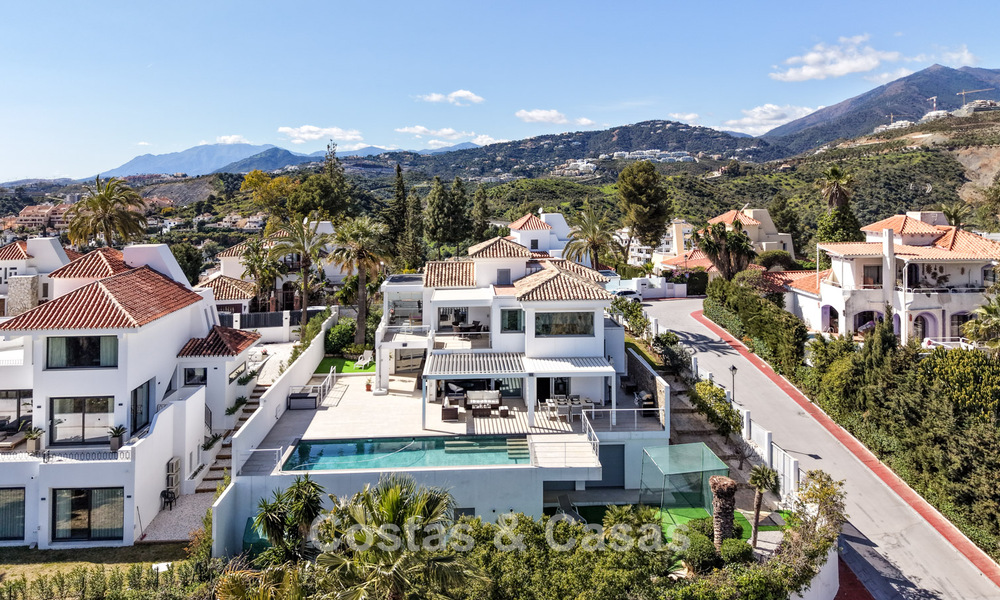 Modern renovated Andalusian villa with sea and mountain views for sale in Nueva Andalucía, Marbella 796104