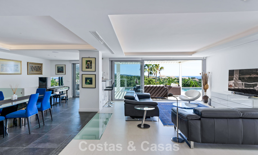 Modern renovated Andalusian villa with sea and mountain views for sale in Nueva Andalucía, Marbella 796109