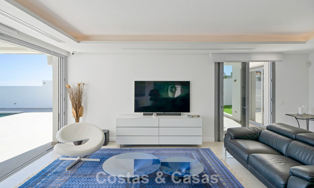 Modern renovated Andalusian villa with sea and mountain views for sale in Nueva Andalucía, Marbella 796111